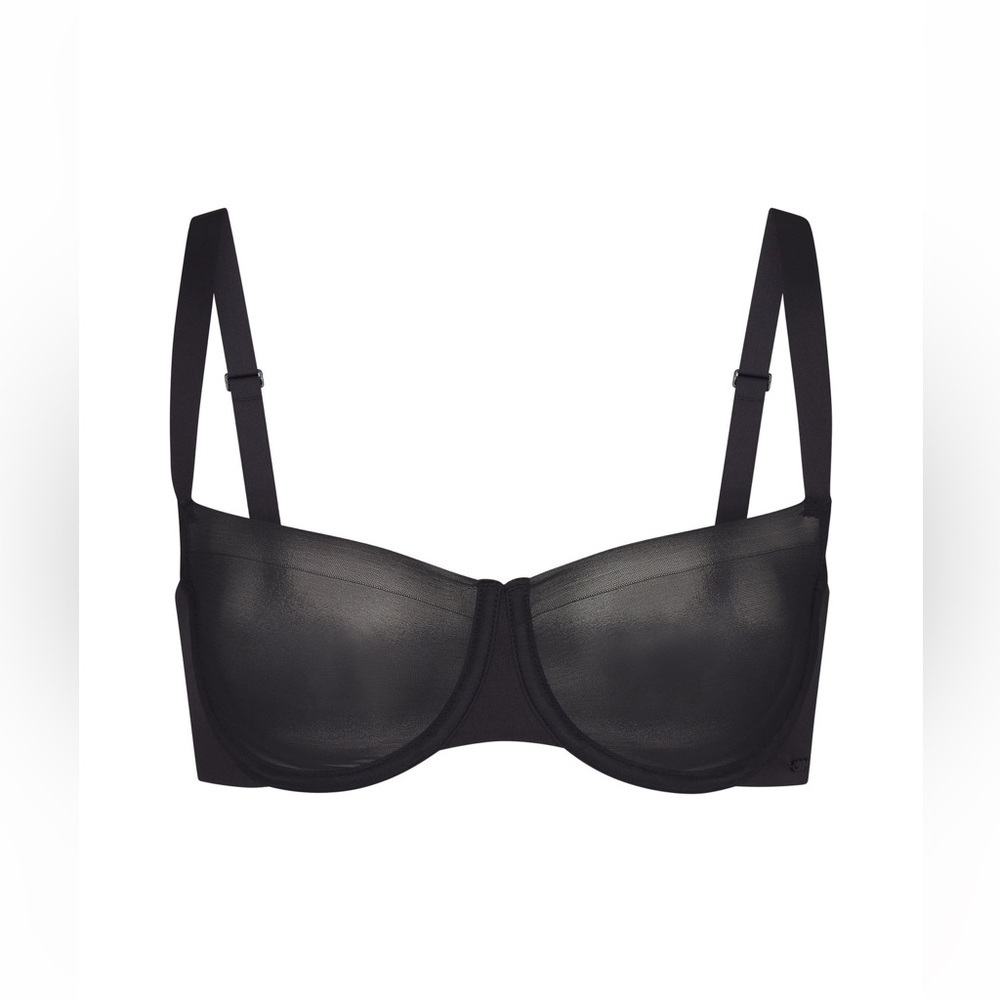 SKIMS — NO SHOW MOLDED UNLINED BALCONETTE BRA